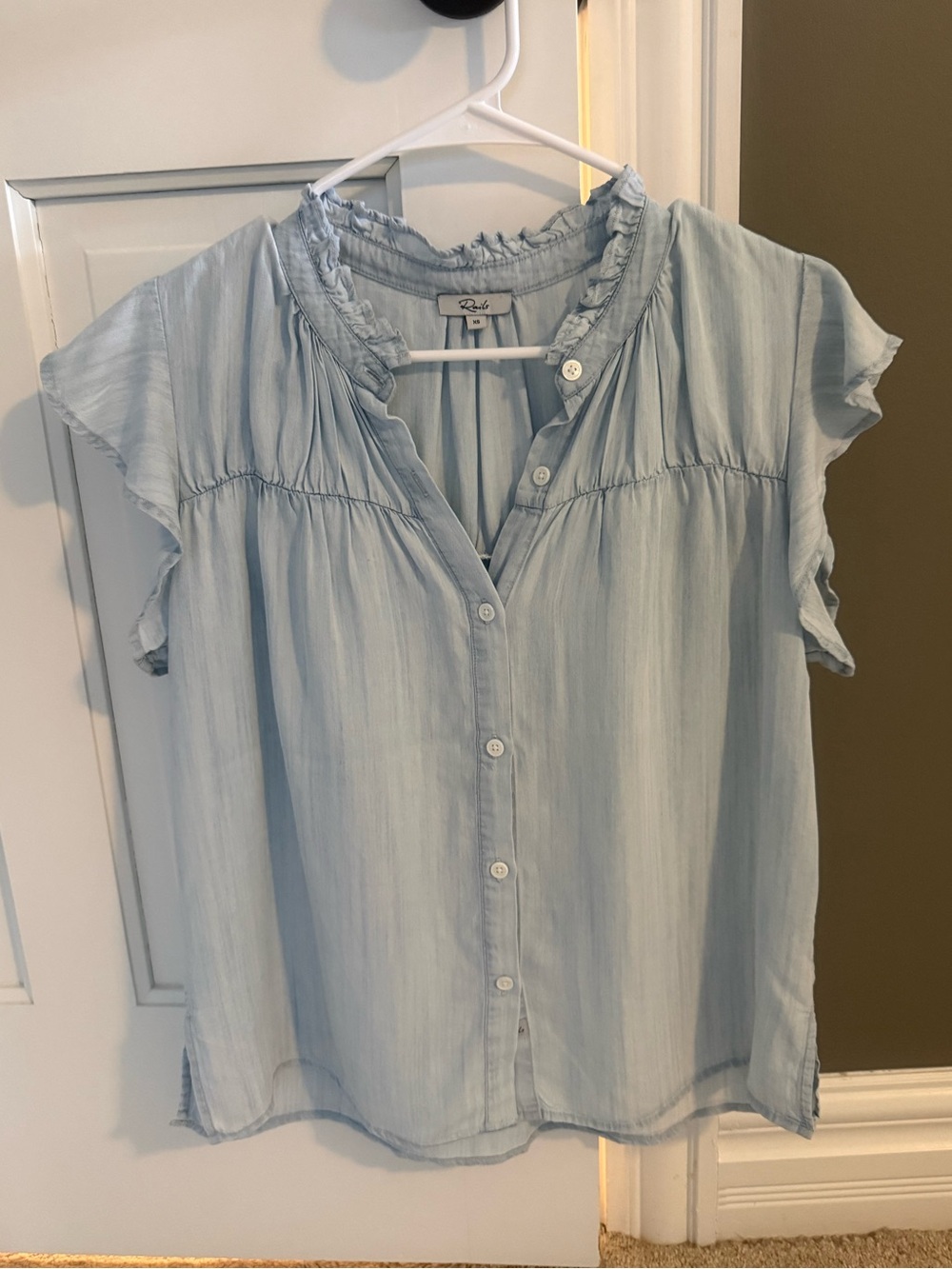 Rails button top sleeveless top